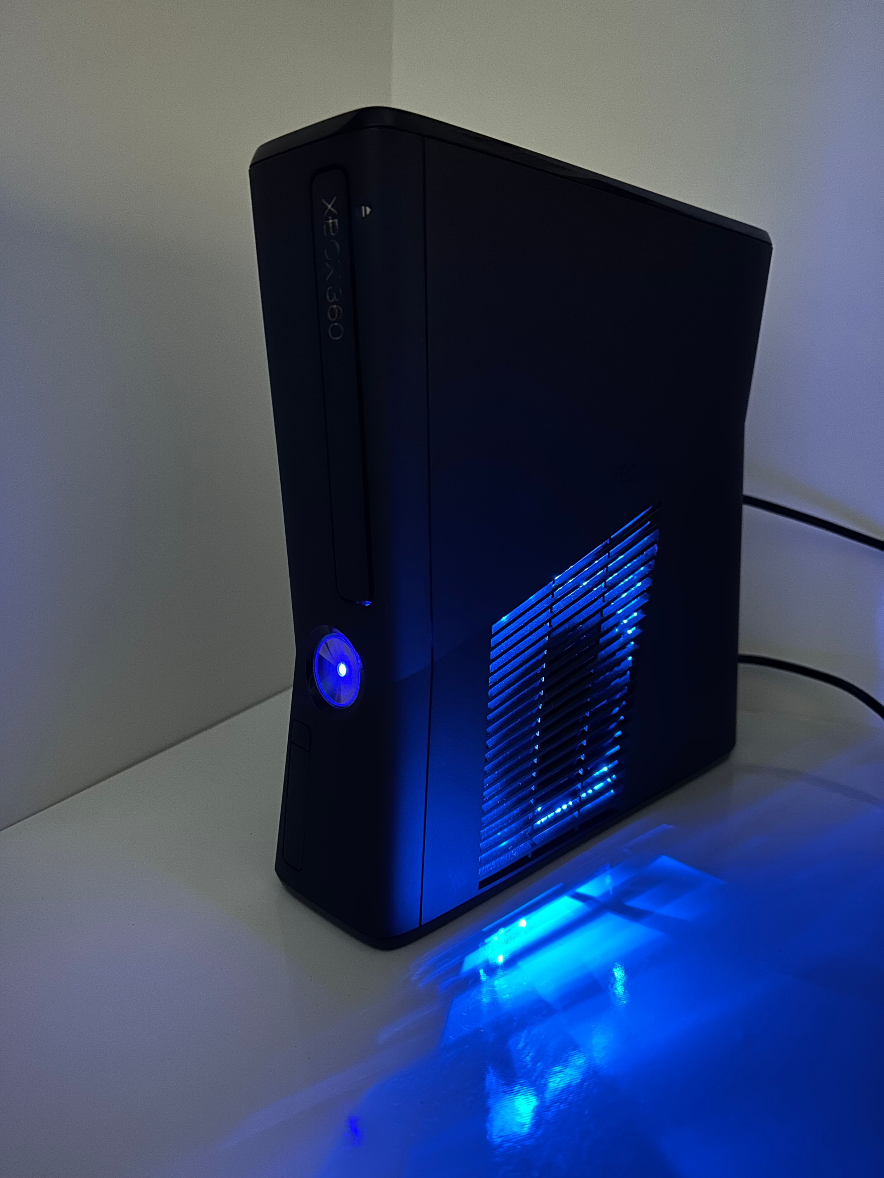 Xbox 360 Slim RGH3 with Blue LEDs